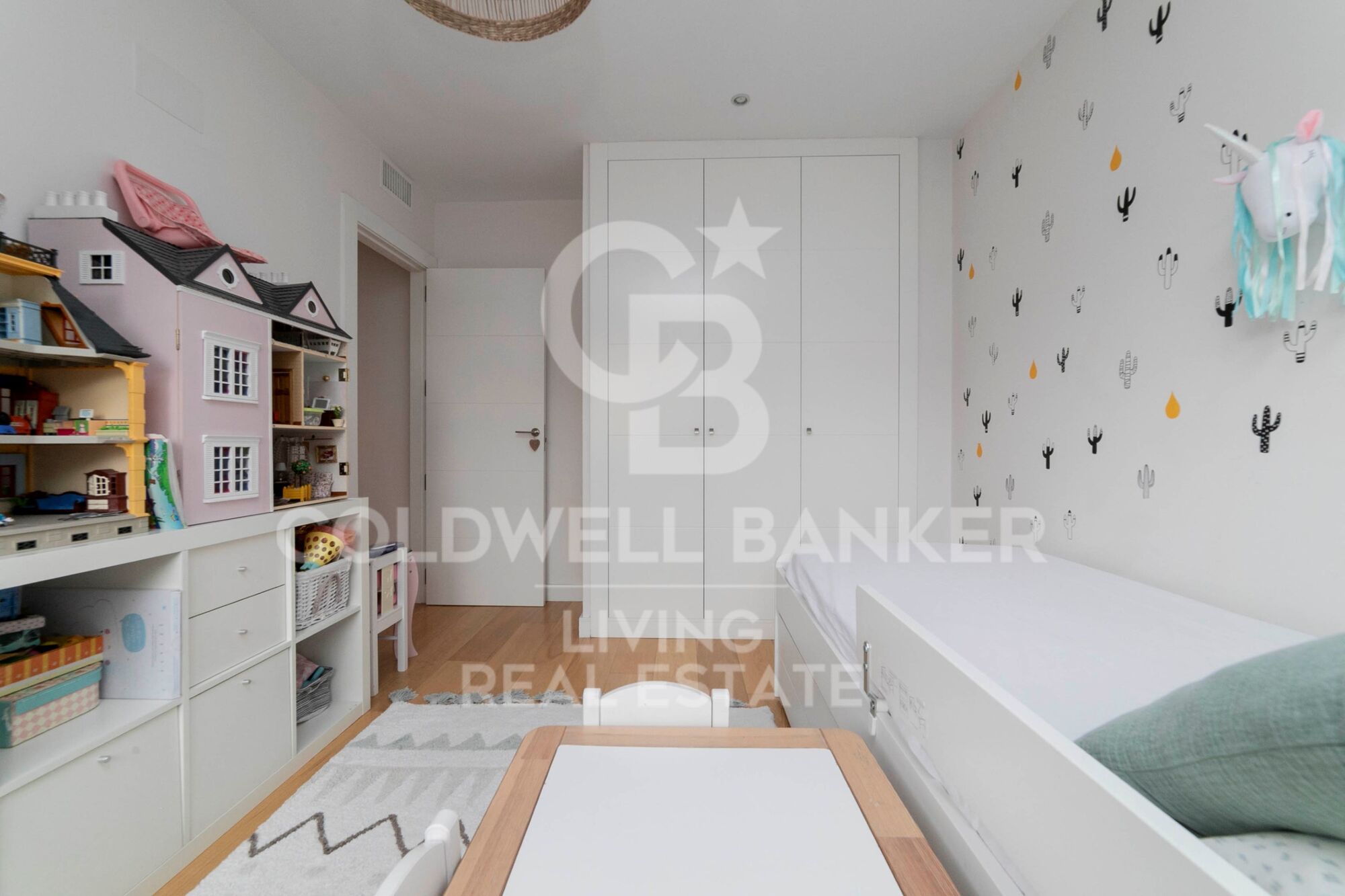 Reihenhaus 6 Schlafzimmer, 3 Stockwerke Verkauf Boadilla del Monte