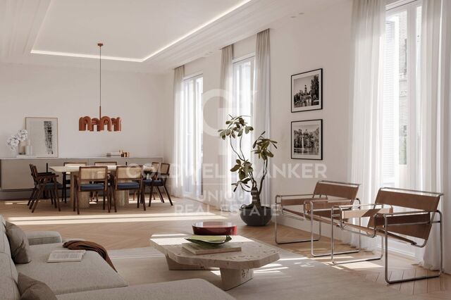 Appartement extérieur rénové exclusif de 3 chambres dans le centre de Madrid