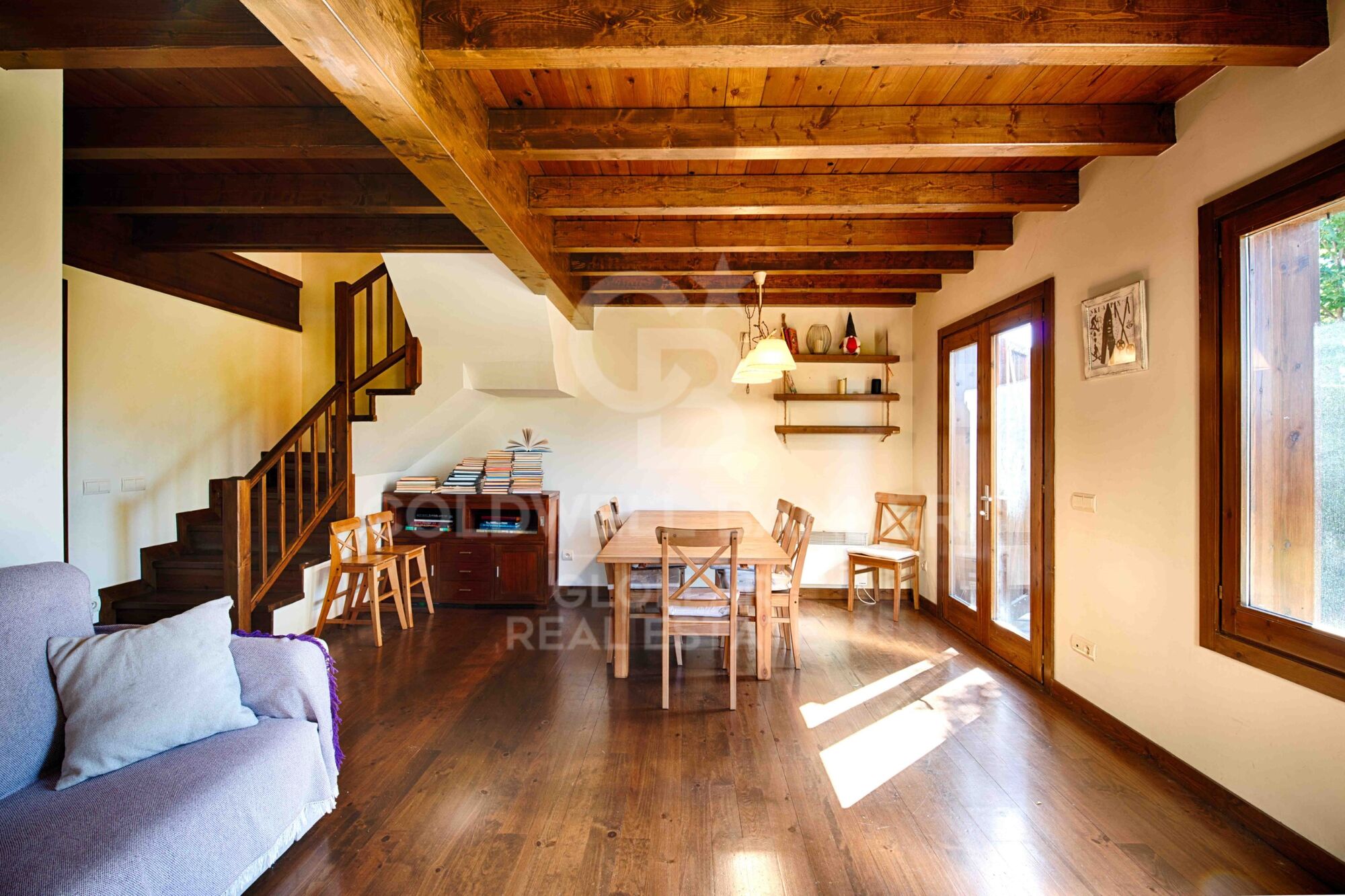 Encantadora casa adosada esquinera en Bourg Madame