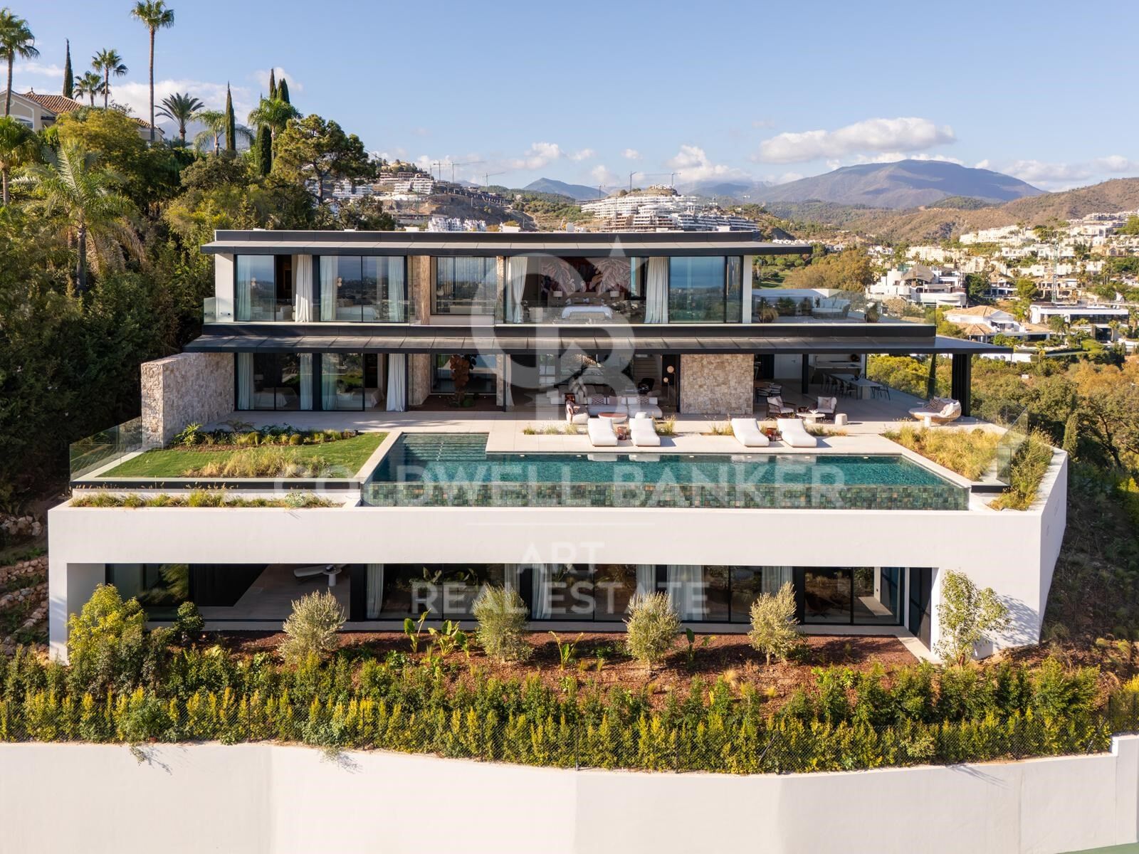 El epítome de la vida de lujo contemporánea en El Herrojo Alto, La Quinta, Benahavís