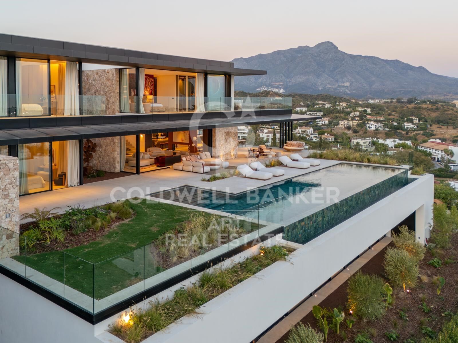 The epitome of contemporary luxury living in El Herrojo Alto, La Quinta, Benahavís