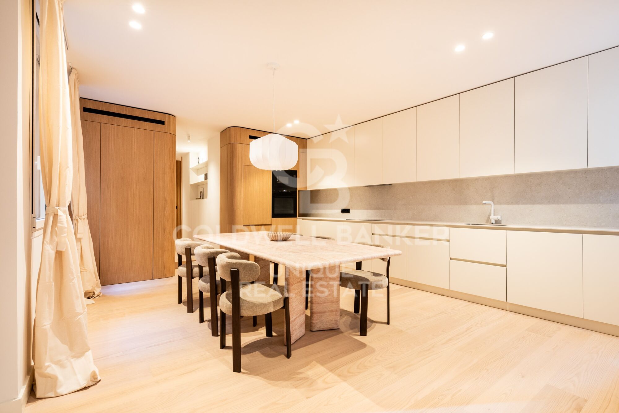 Renovierte 3-Zimmer-Wohnung in Jerónimos, Madrid