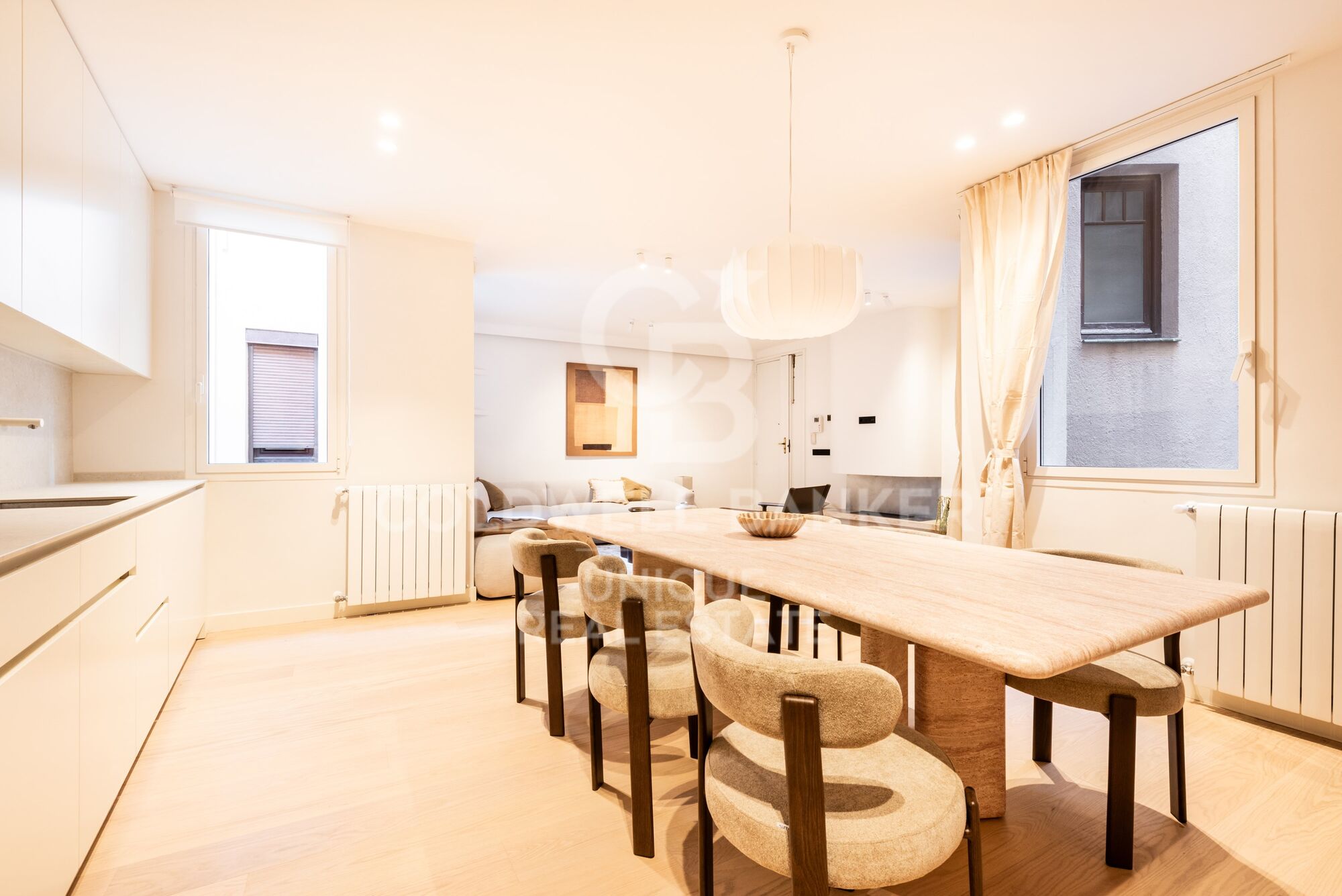 Renovierte 3-Zimmer-Wohnung in Jerónimos, Madrid