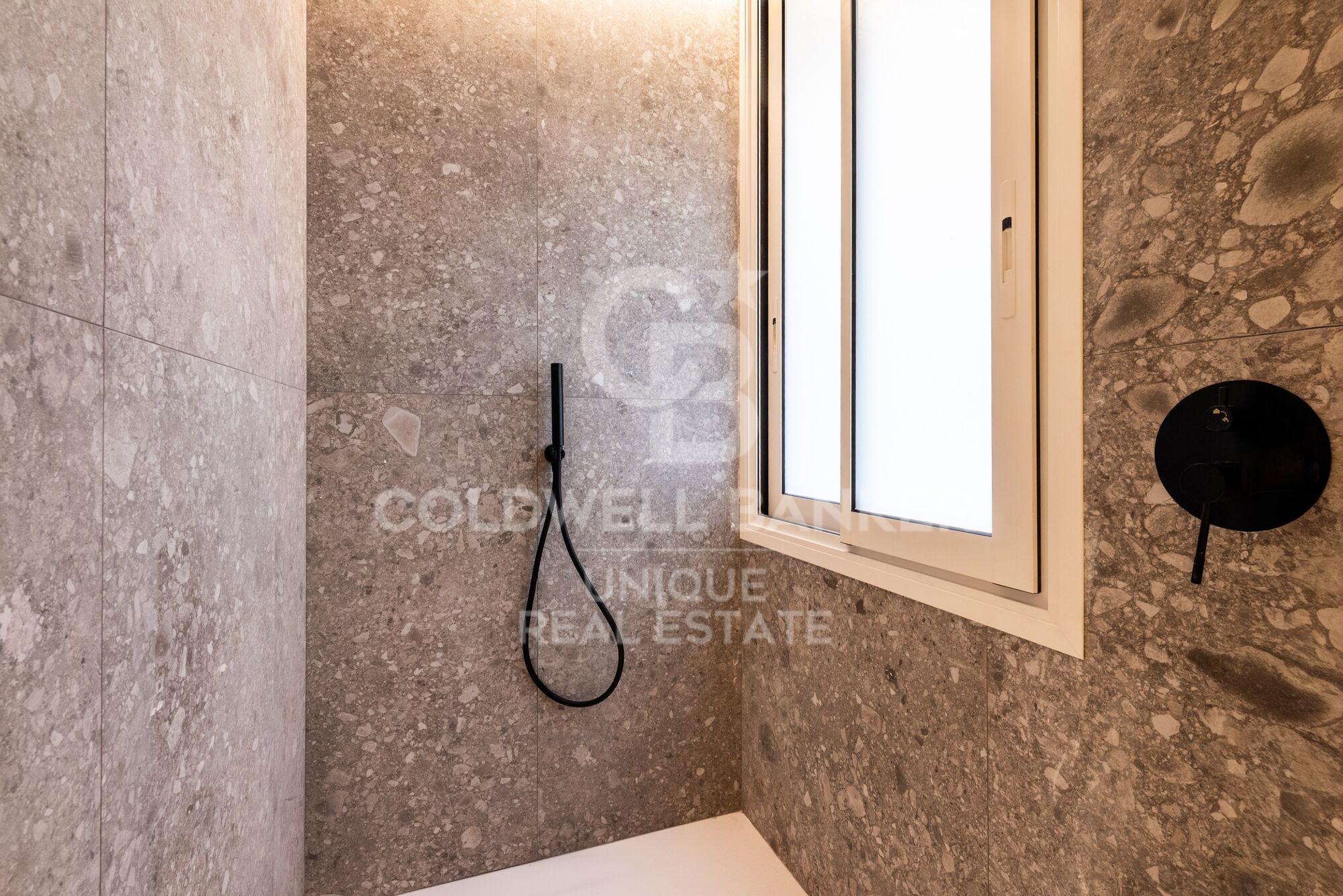 Renovierte 3-Zimmer-Wohnung in Jerónimos, Madrid