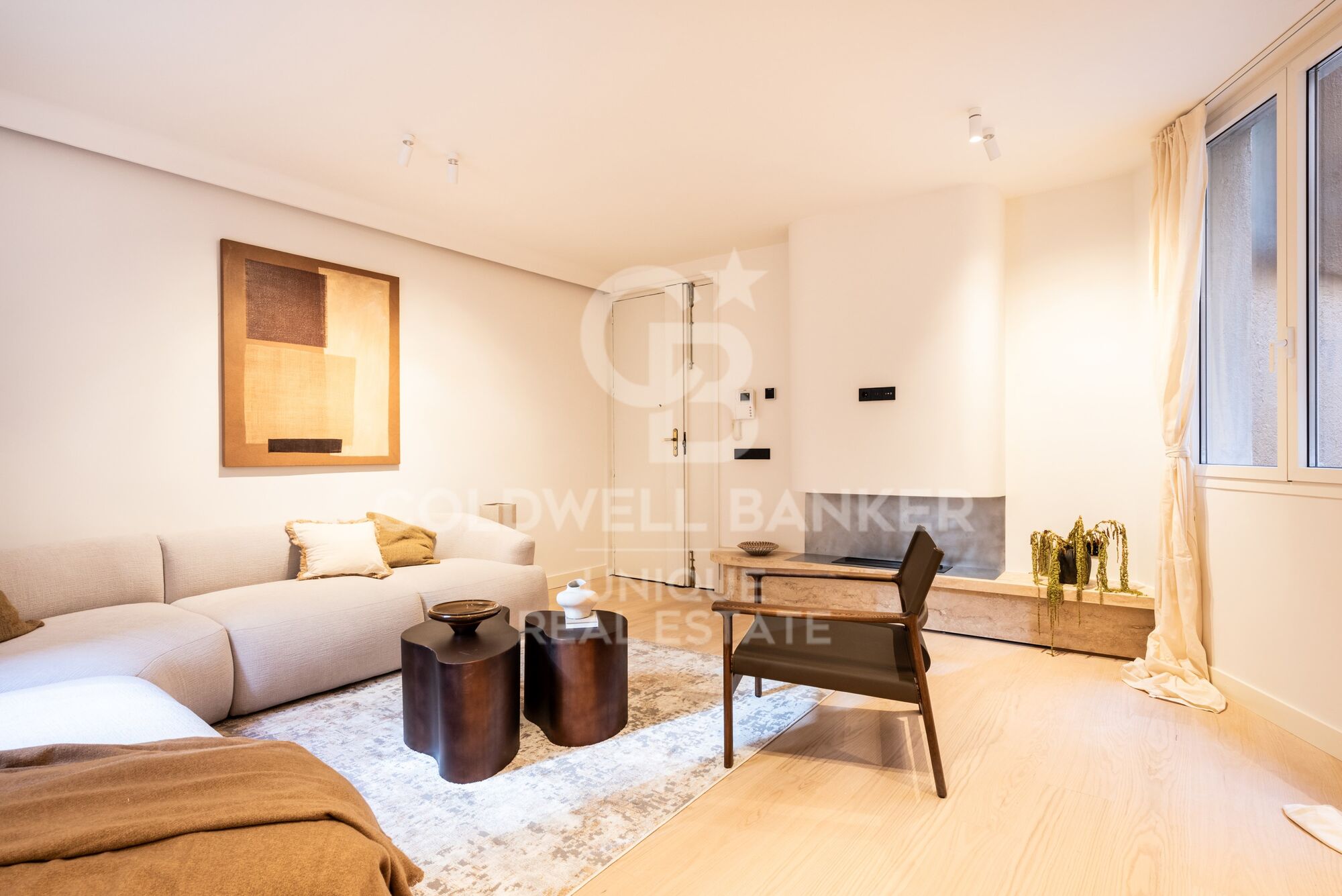 Renovated 3-bedroom flat in Jerónimos, Madrid