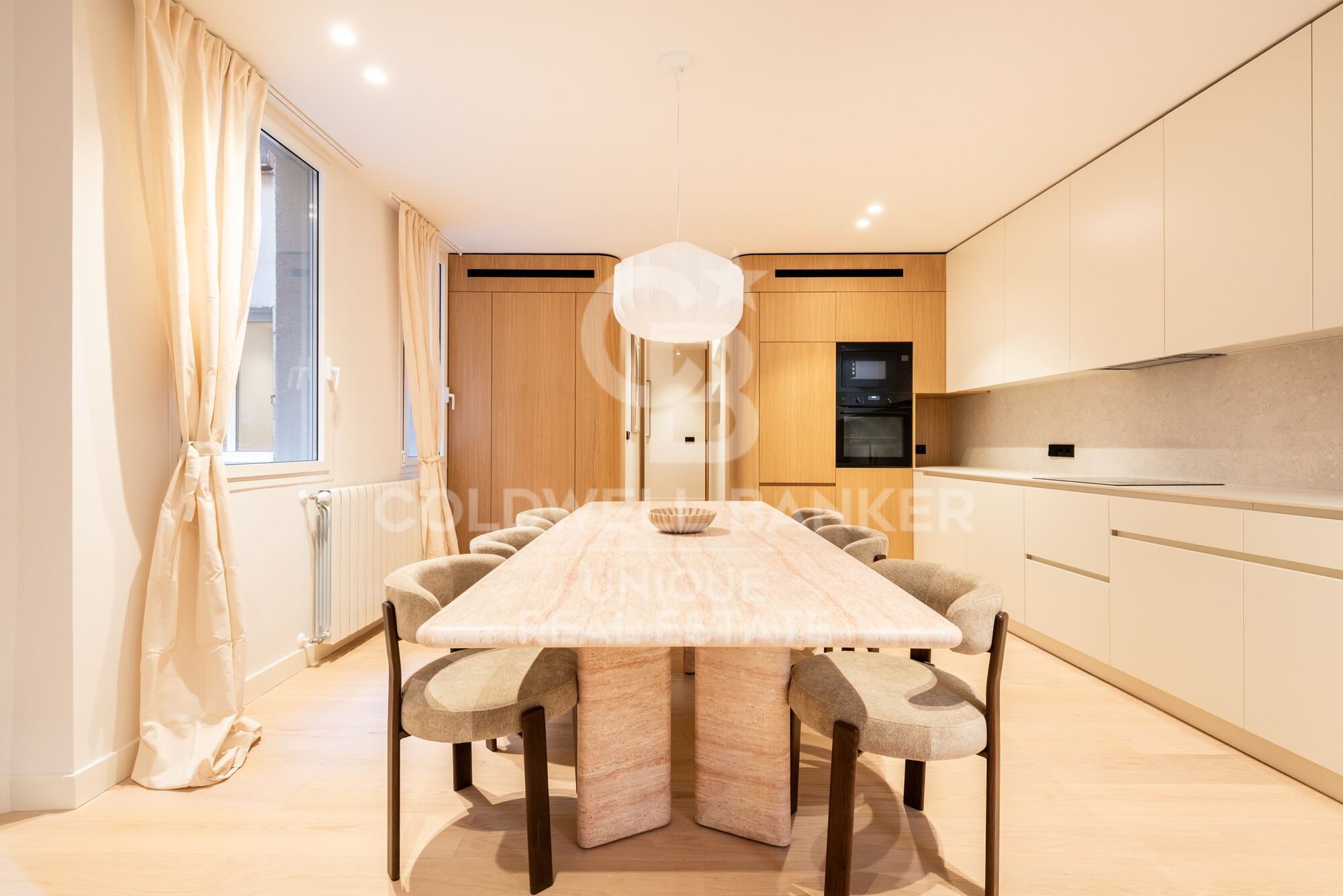 Renovated 3-bedroom flat in Jerónimos, Madrid