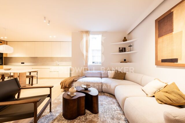 Appartement rénové de 3 chambres à Jerónimos, Madrid