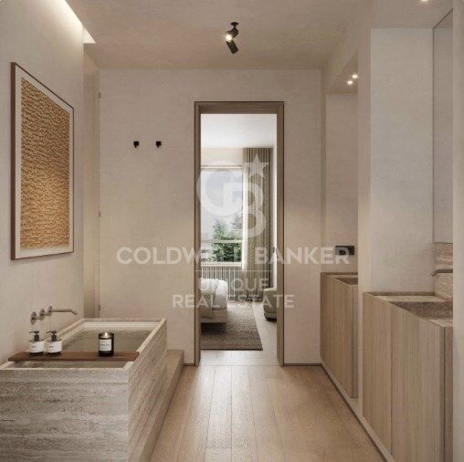 3-bedroom flat to renovate with terrace and garage in El Viso, Madrid