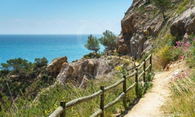 Retraite méditerranéenne : Villa contemporaine à Palmeras résidentielle