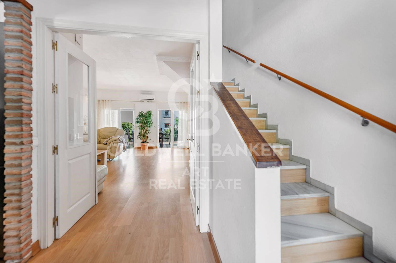 Elegant beachfront townhouse with private garden & direct pool access, El Rosario, Marbella