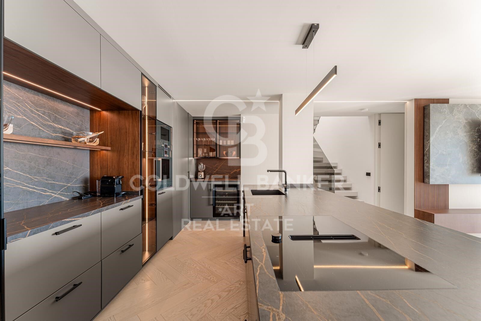 Ático dúplex con vistas panorámicas en Monte Halcones, Benahavís