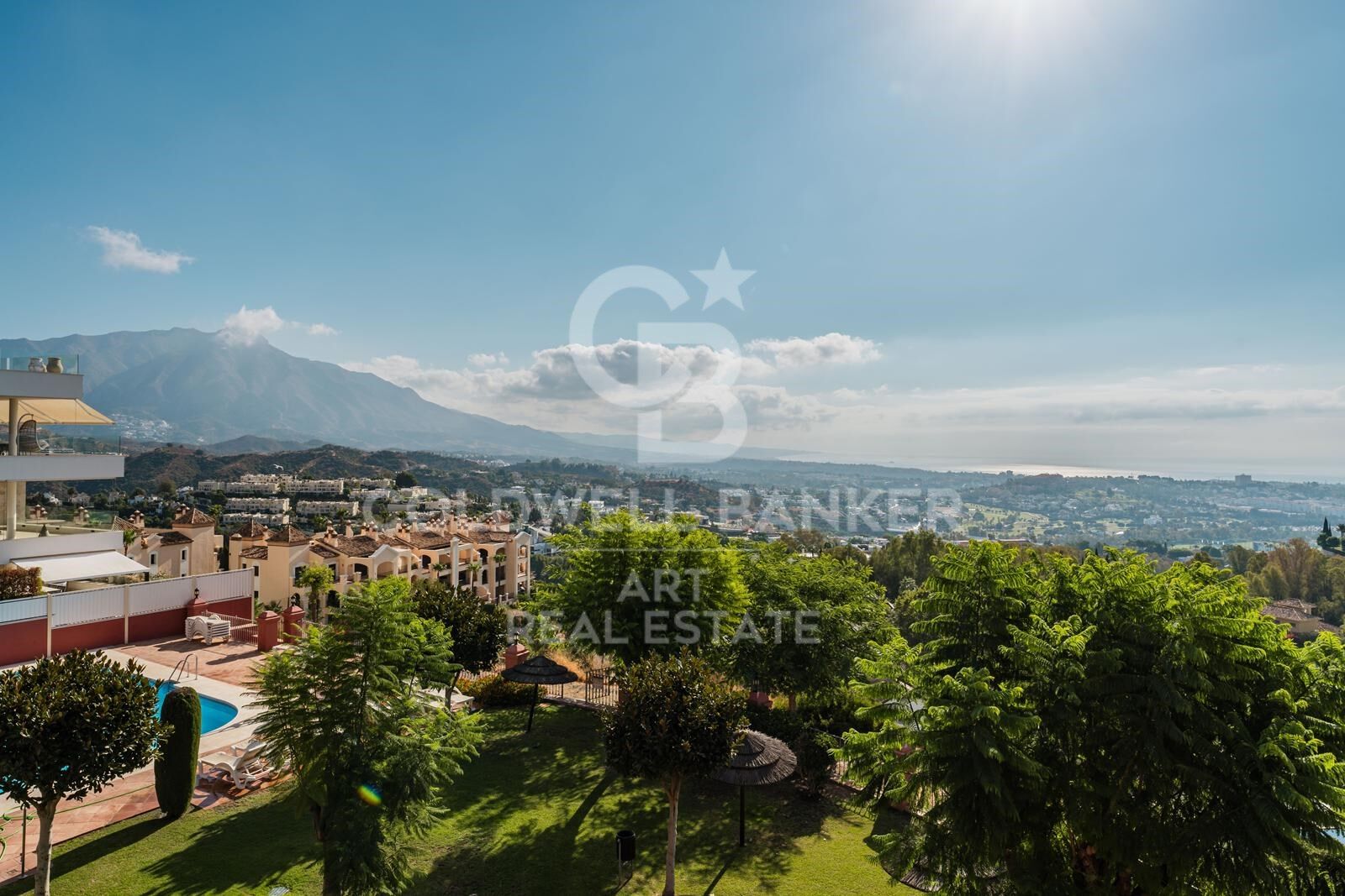 Elegant duplex penthouse with panoramic views in Monte Halcones, Benahavís