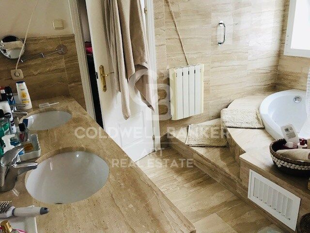 Appartement élégant dans un emplacement de choix à Guadalmina Baja, Marbella