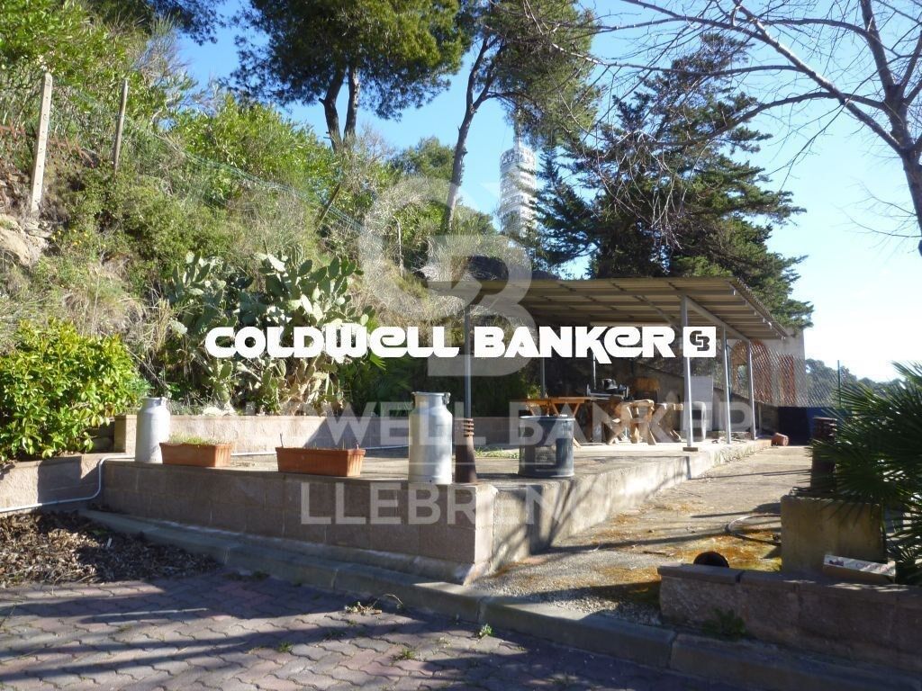 Wonderful house for sale in Vallvidrera with views of Barcelona, a large garden and pool