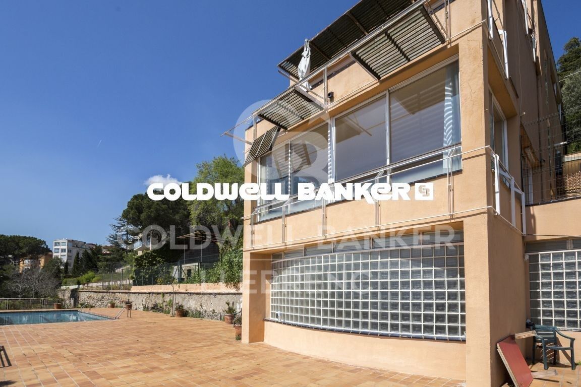Wonderful house for sale in Vallvidrera with views of Barcelona, a large garden and pool