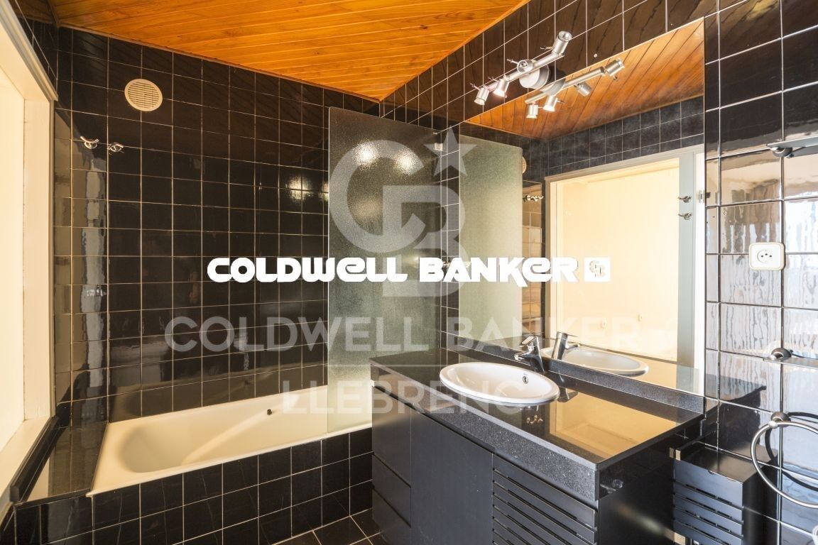 Wonderful house for sale in Vallvidrera with views of Barcelona, a large garden and pool