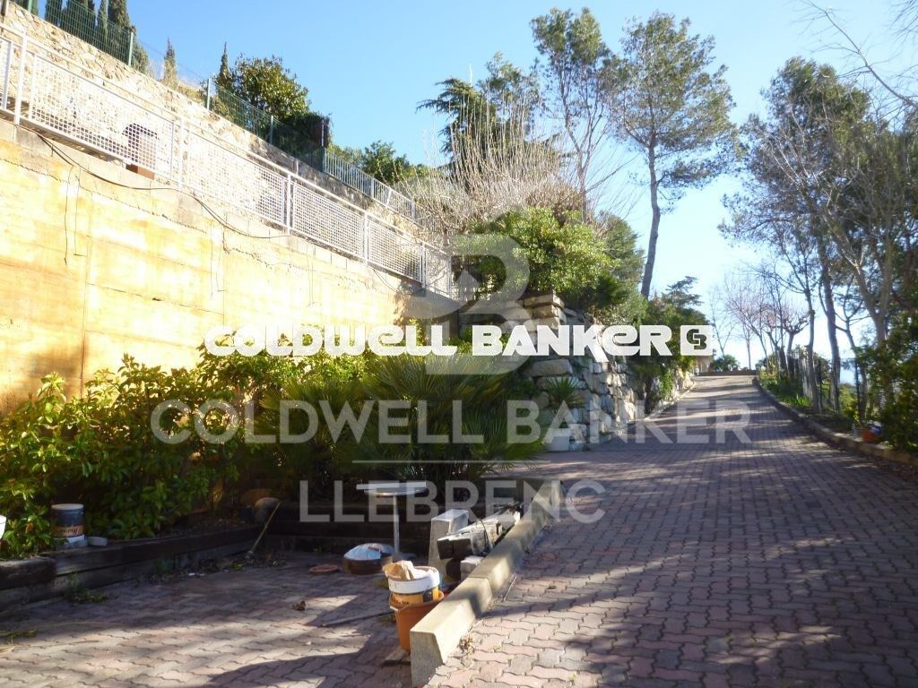 Wonderful house for sale in Vallvidrera with views of Barcelona, a large garden and pool