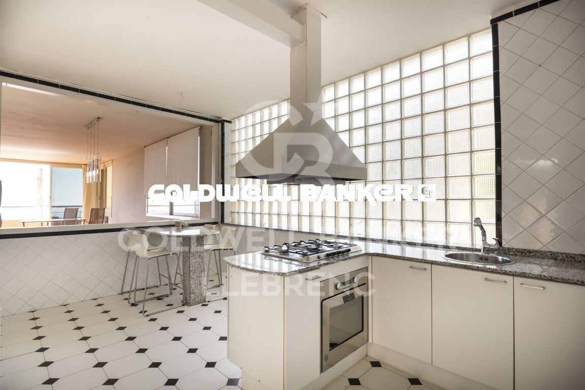 Maravillosa casa en venta en Vallvidrera con vistas a Barcelona, un gran jardín y piscina