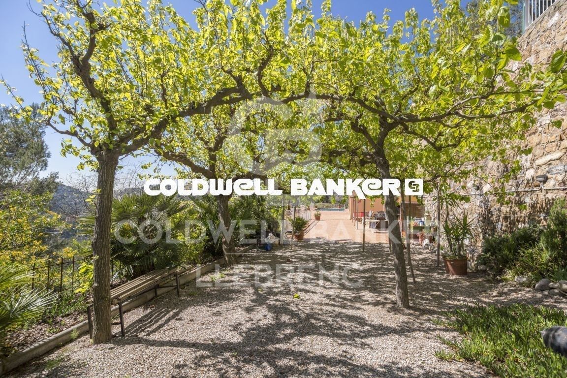 Wonderful house for sale in Vallvidrera with views of Barcelona, a large garden and pool