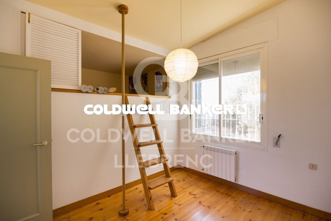 Maravillosa casa en venta en Vallvidrera con vistas a Barcelona, un gran jardín y piscina