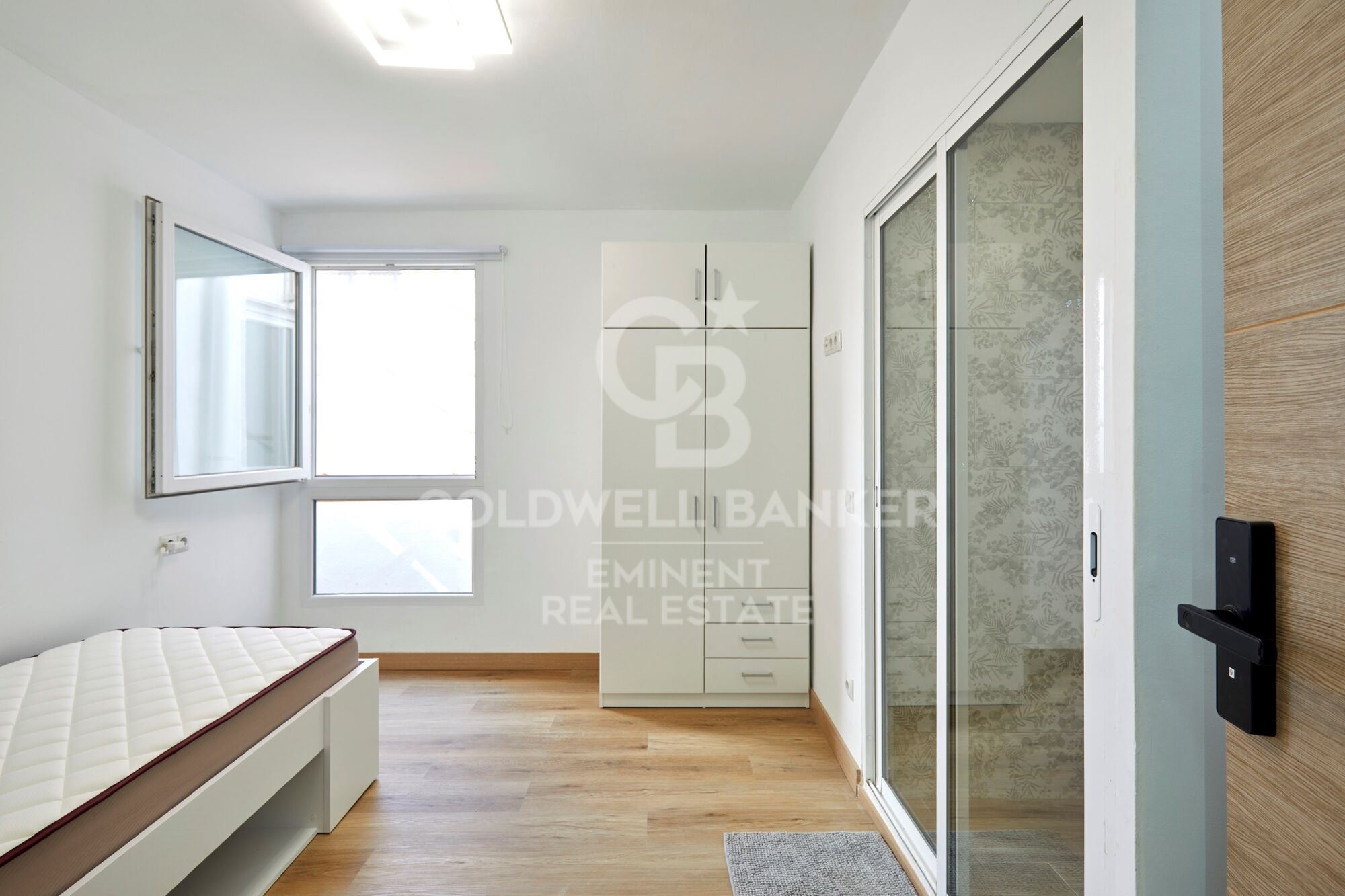 Edificio reformado de 500m² con 17 estudios y terrazas privadas en El Bon Pastor