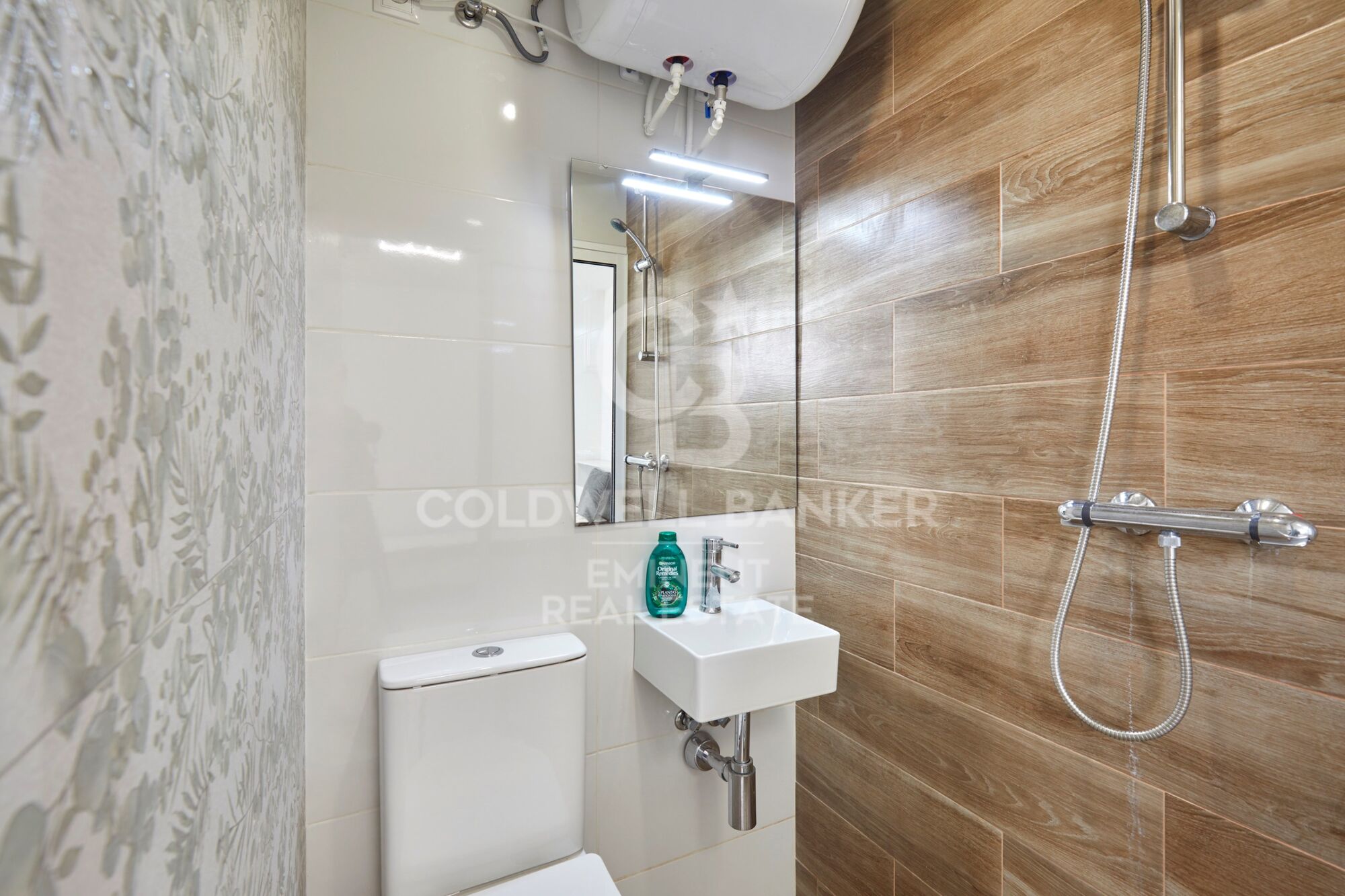 Edificio reformado de 500m² con 17 estudios y terrazas privadas en El Bon Pastor