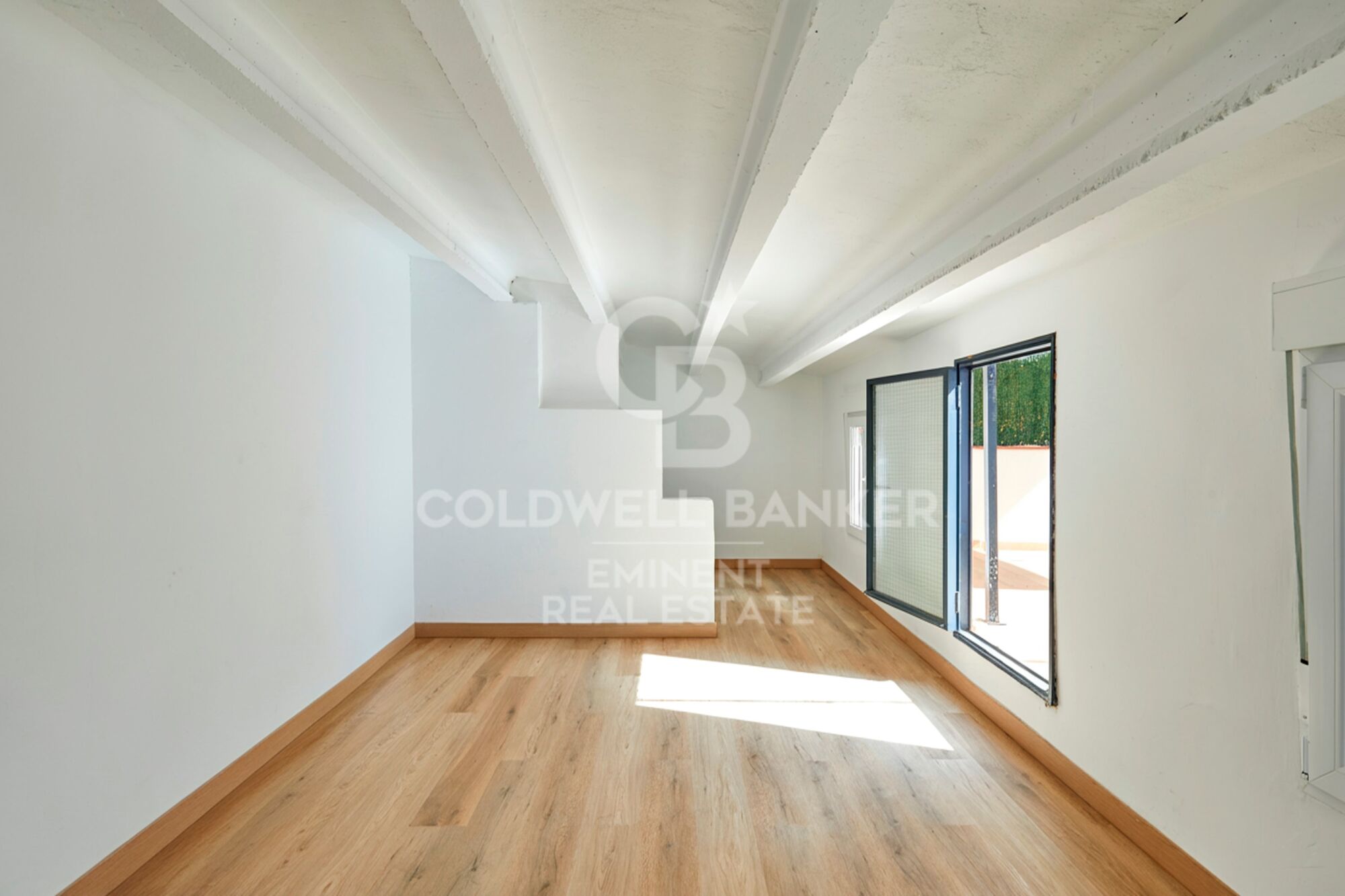 Edificio reformado de 500m² con 17 estudios y terrazas privadas en El Bon Pastor