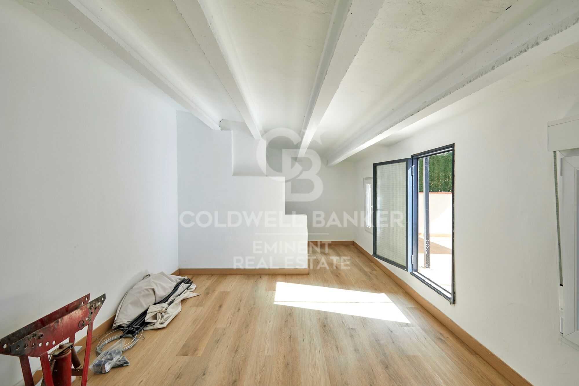 Edificio reformado de 500m² con 17 estudios y terrazas privadas en El Bon Pastor