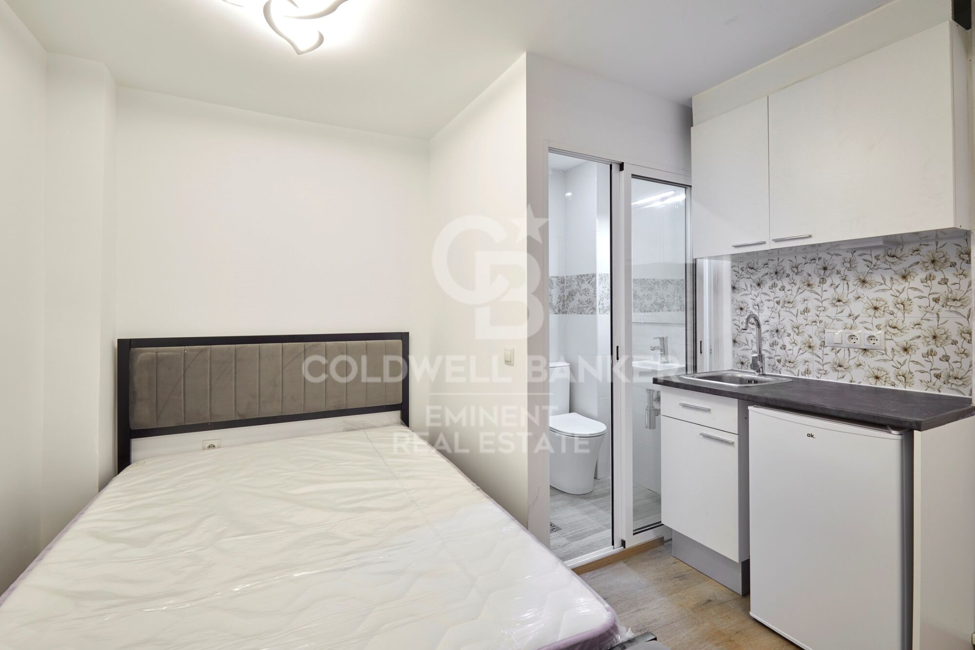 Edificio reformado de 500m² con 17 estudios y terrazas privadas en El Bon Pastor