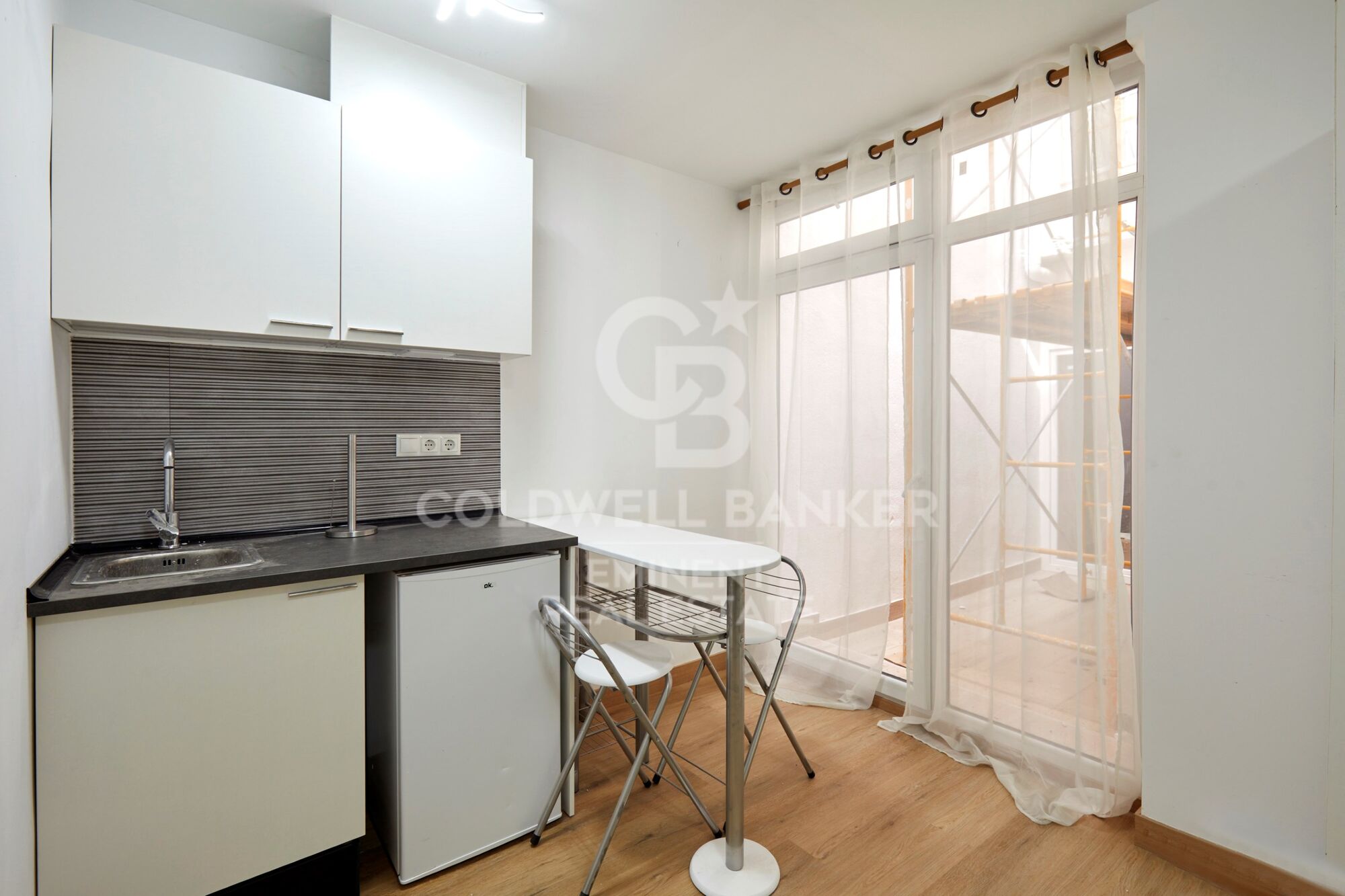 Edificio reformado de 500m² con 17 estudios y terrazas privadas en El Bon Pastor