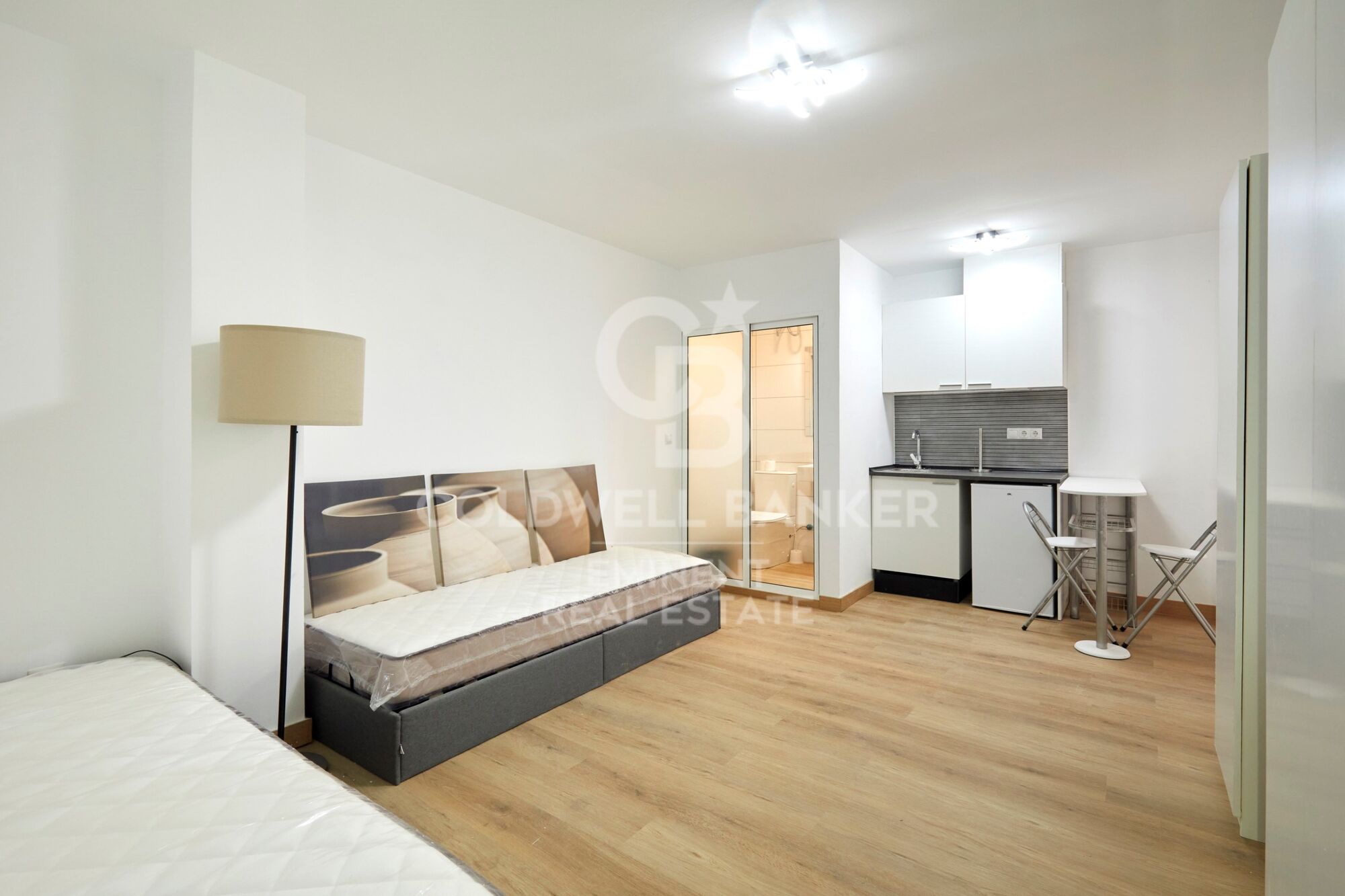 Edificio reformado de 500m² con 17 estudios y terrazas privadas en El Bon Pastor