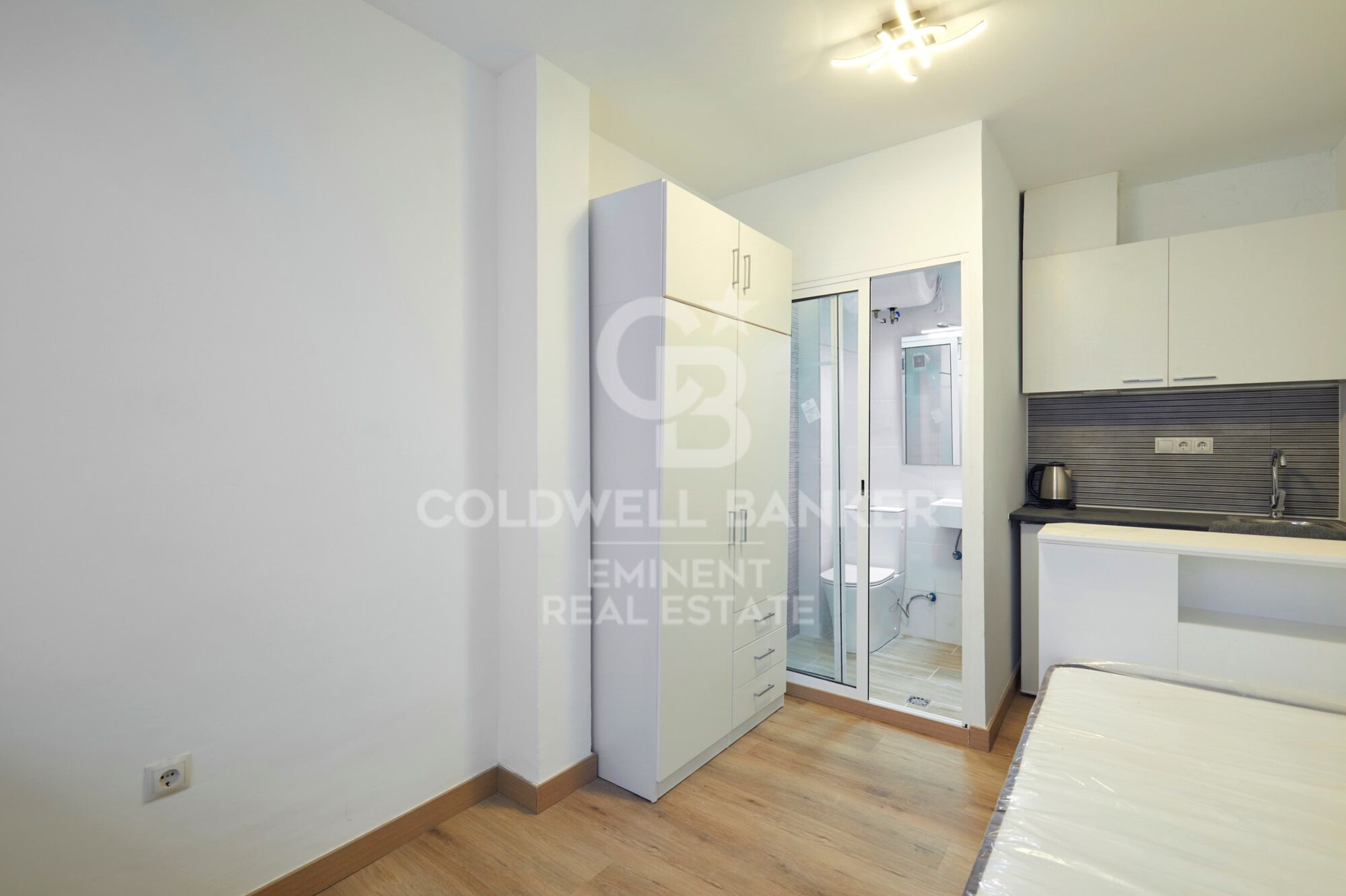 Edificio reformado de 500m² con 17 estudios y terrazas privadas en El Bon Pastor