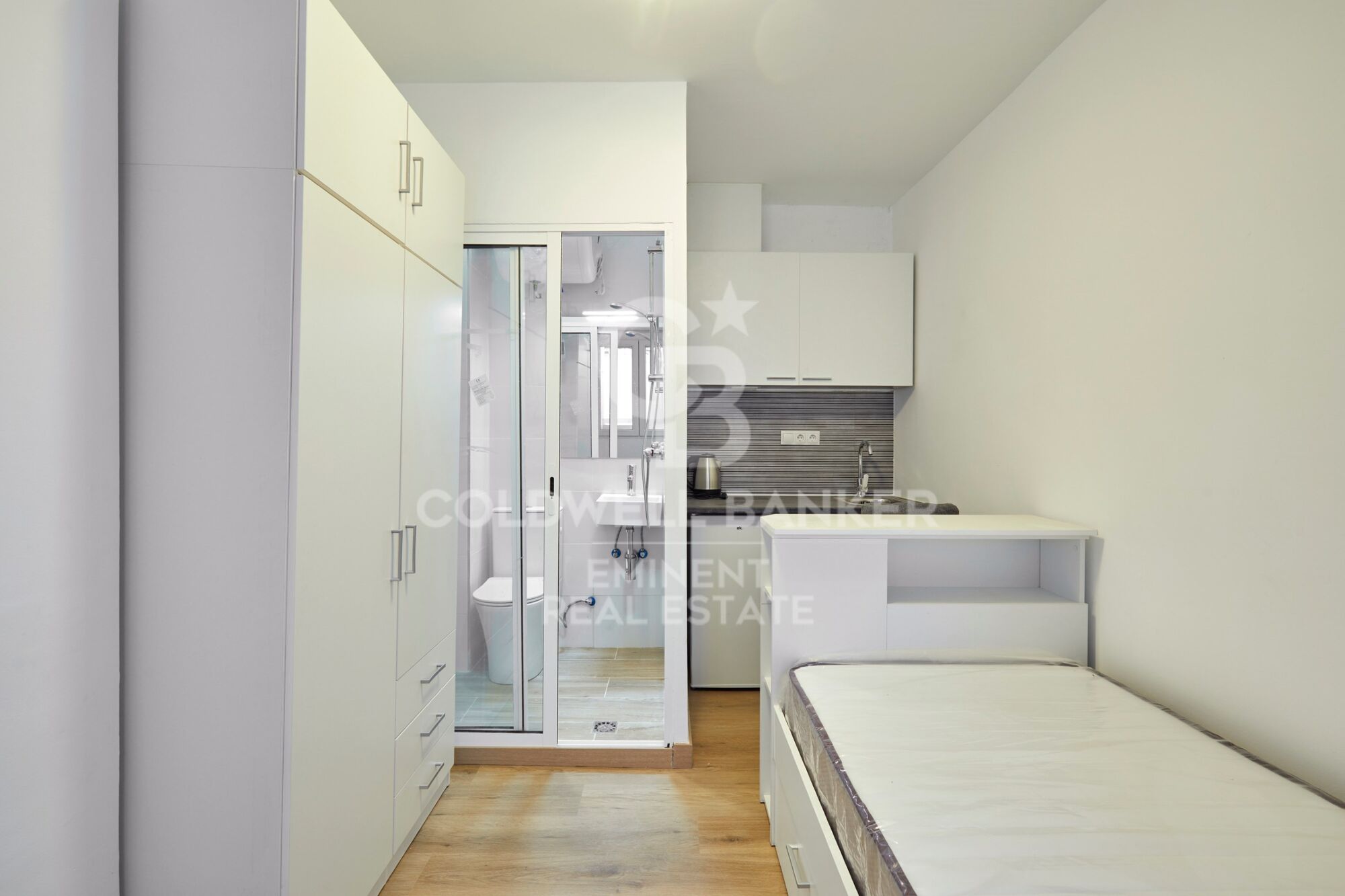 Edificio reformado de 500m² con 17 estudios y terrazas privadas en El Bon Pastor