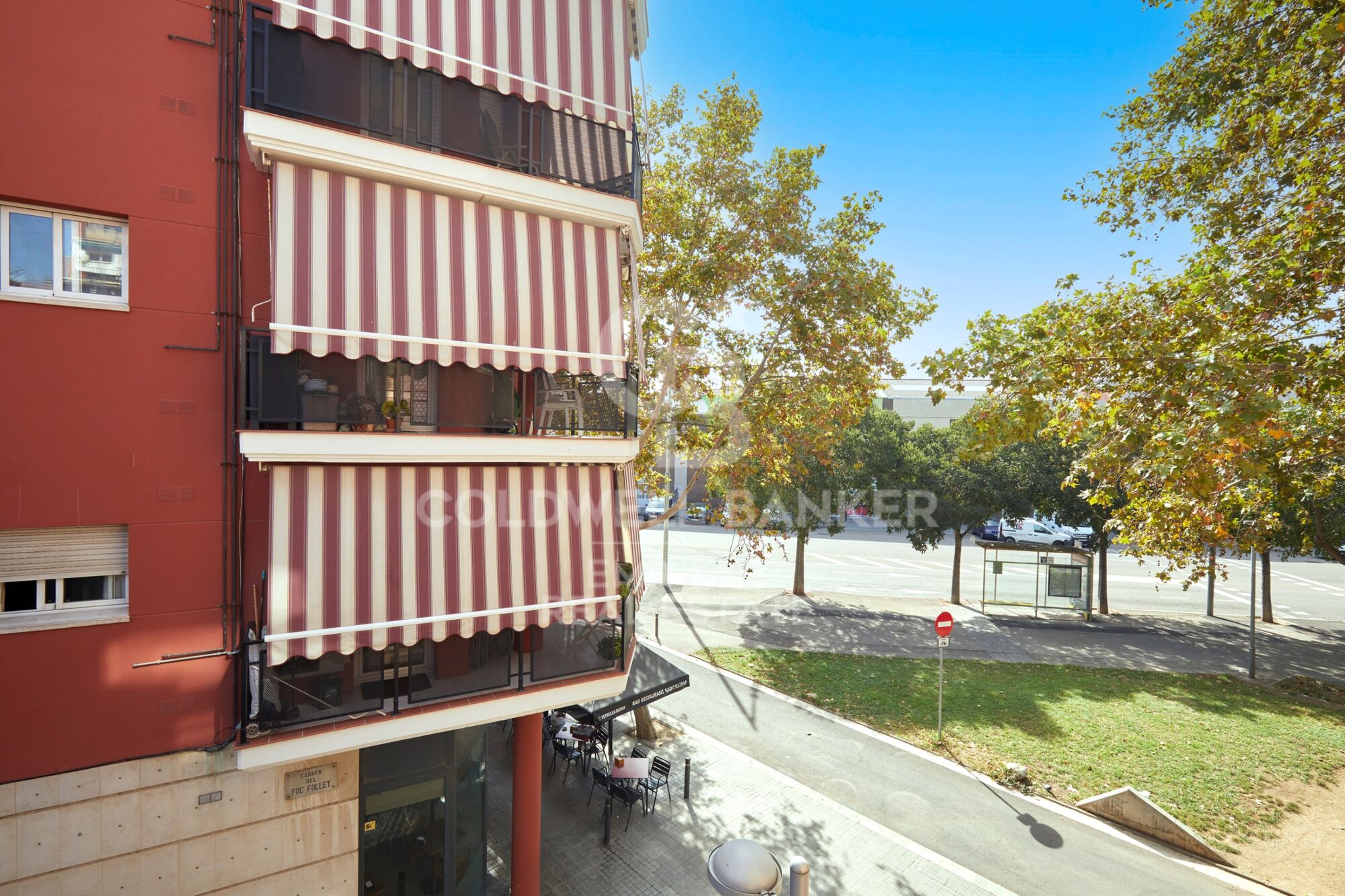 Edificio reformado de 500m² con 17 estudios y terrazas privadas en El Bon Pastor