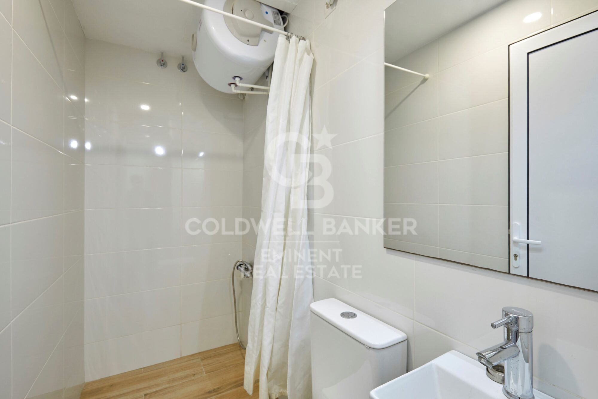 Renoviertes 500 m² großes Gebäude mit 17 Studios und privaten Terrassen in El Bon Pastor