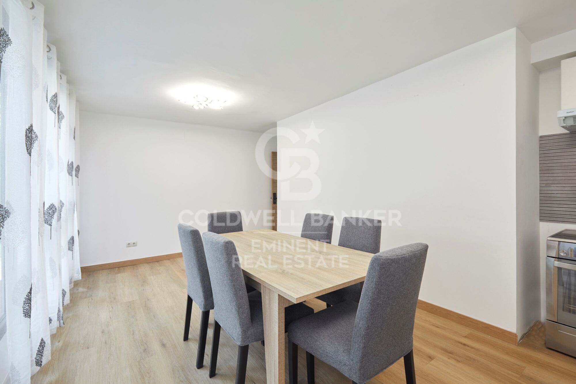 Renoviertes 500 m² großes Gebäude mit 17 Studios und privaten Terrassen in El Bon Pastor