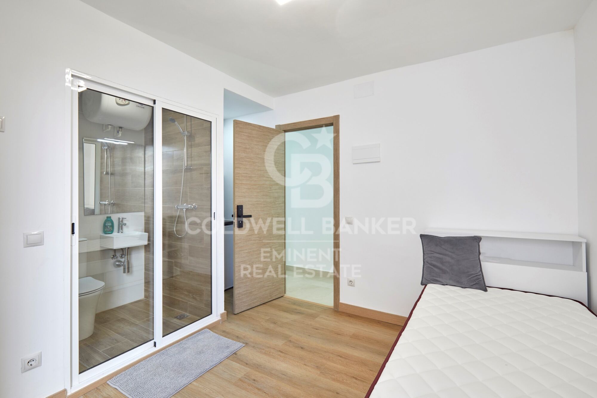 Edificio reformado de 500m² con 17 estudios y terrazas privadas en El Bon Pastor