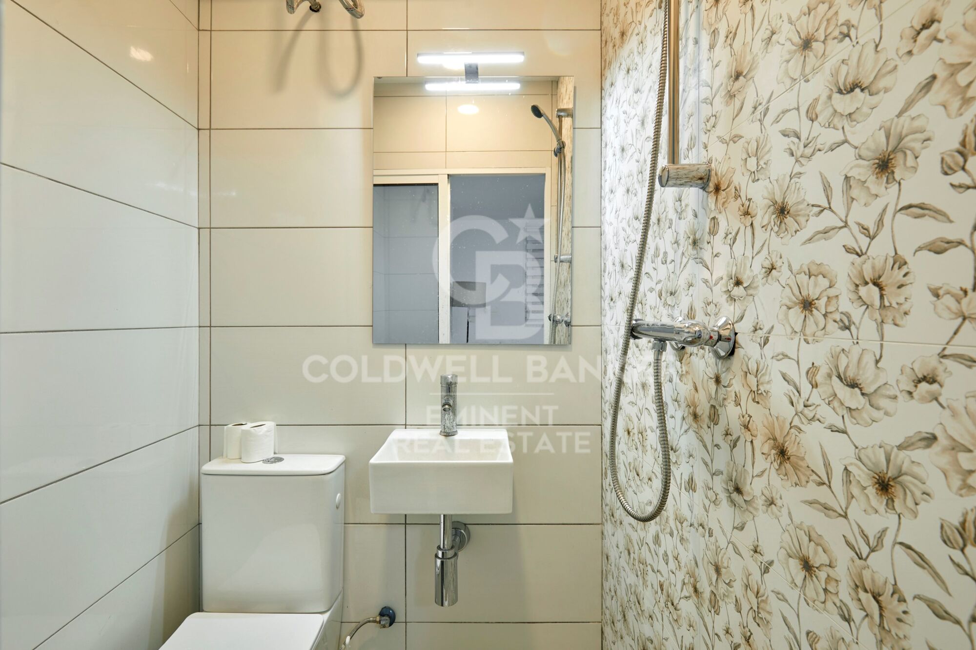 Renoviertes 500 m² großes Gebäude mit 17 Studios und privaten Terrassen in El Bon Pastor