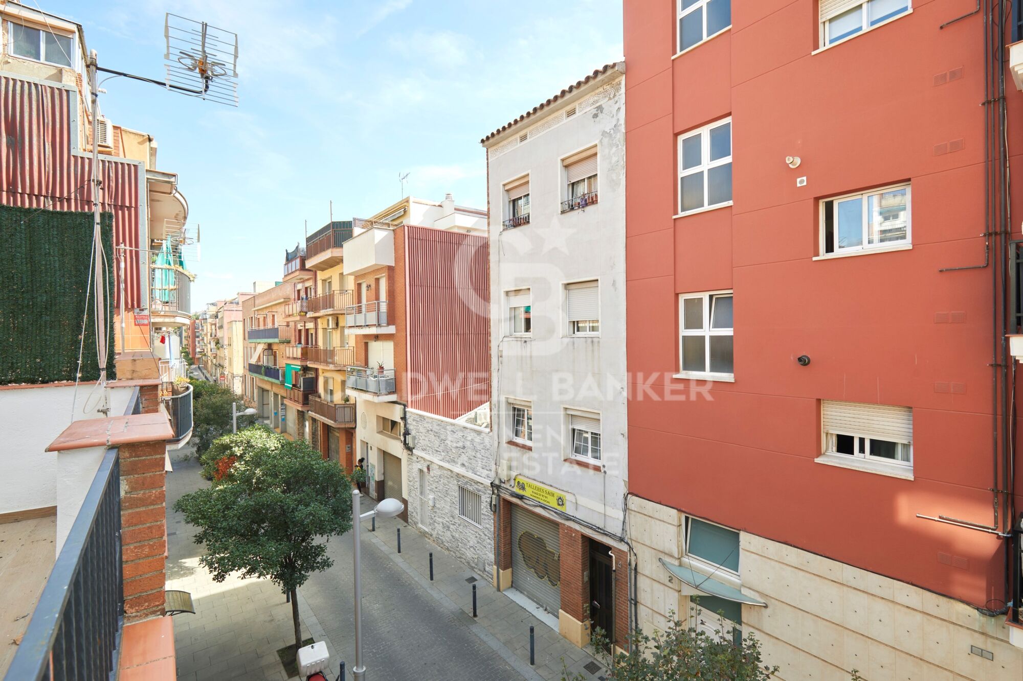 Renoviertes 500 m² großes Gebäude mit 17 Studios und privaten Terrassen in El Bon Pastor
