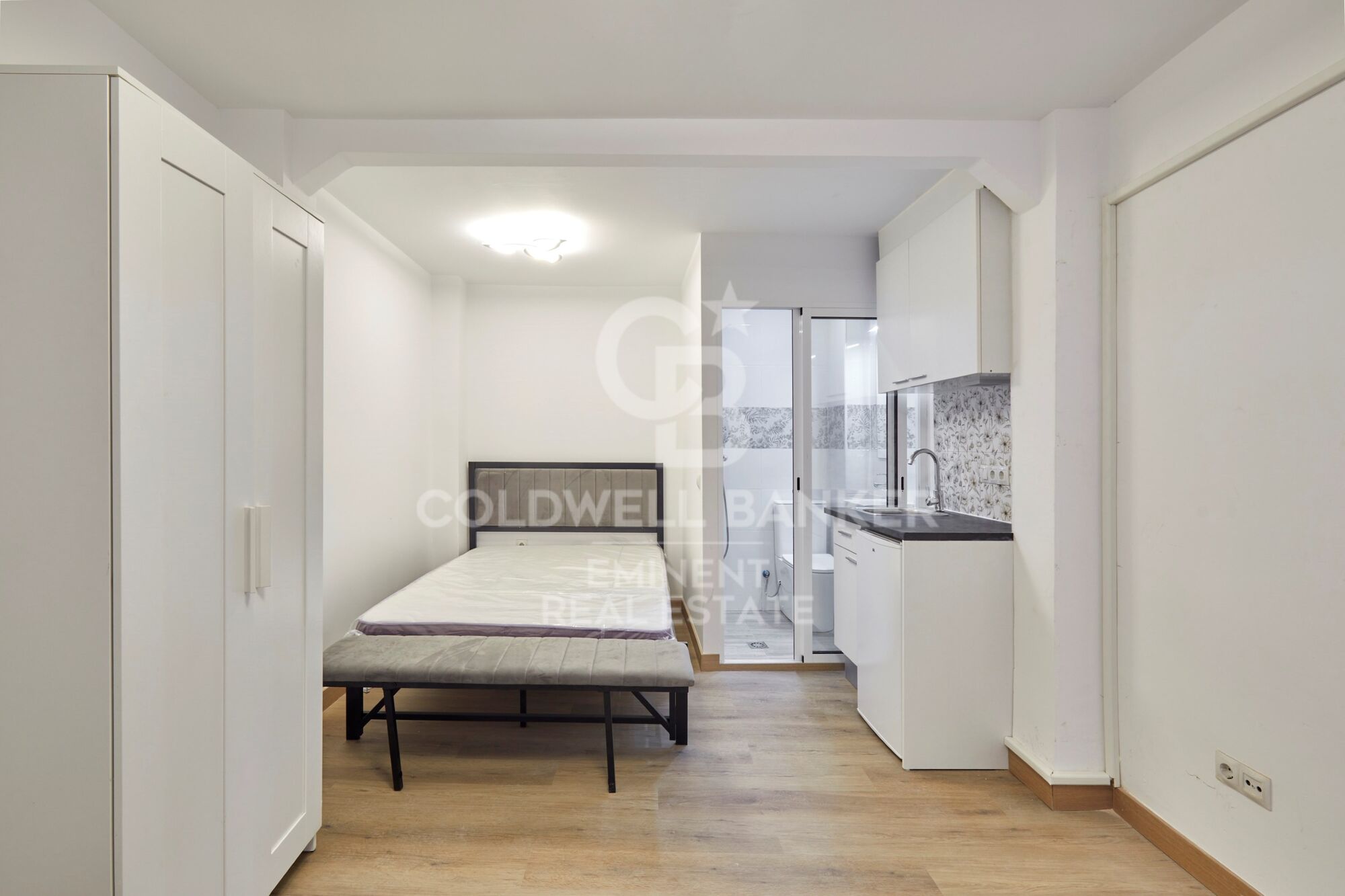 Renoviertes 500 m² großes Gebäude mit 17 Studios und privaten Terrassen in El Bon Pastor
