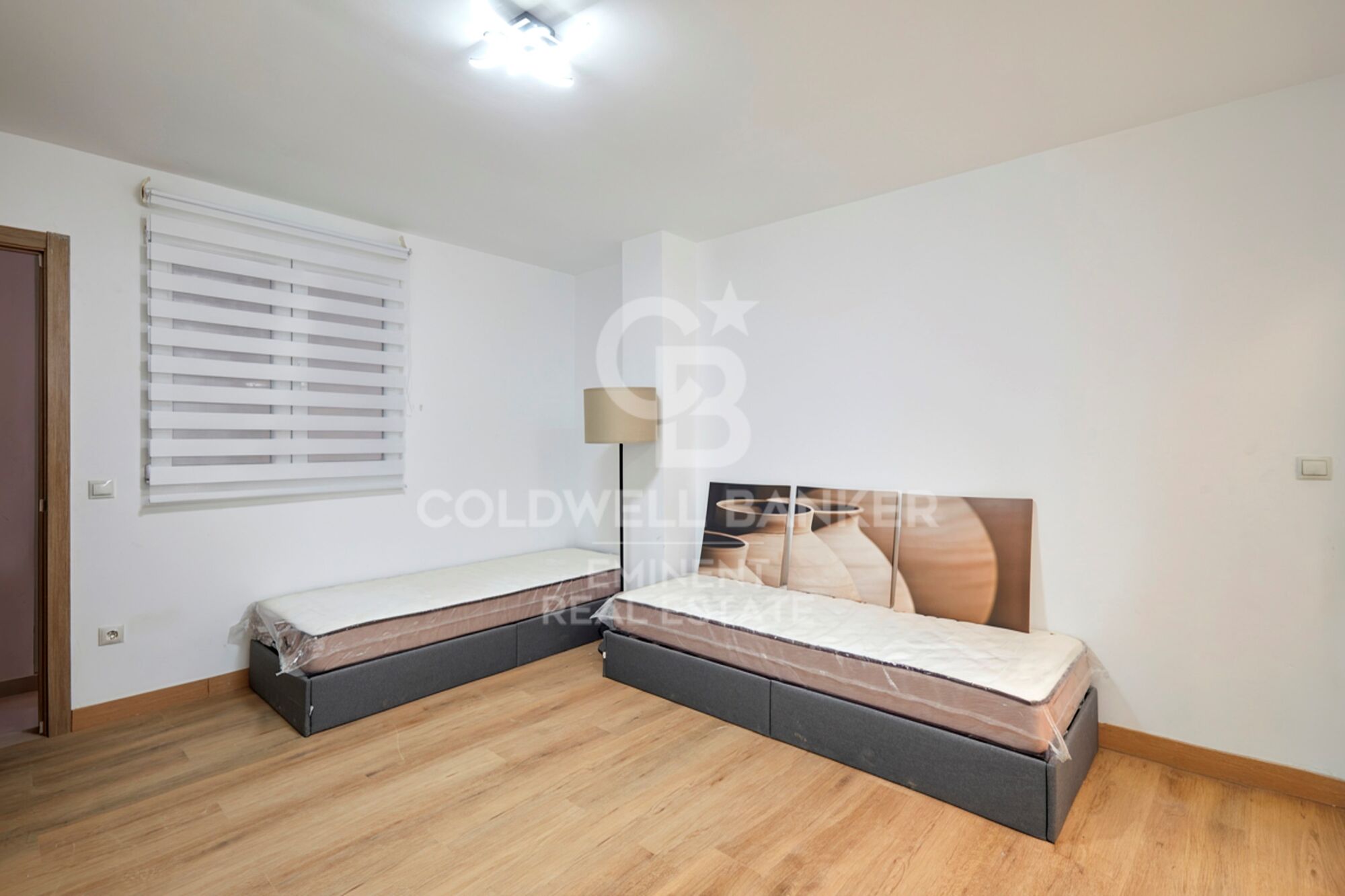 Refurbished 500 m² building with 17 studios and private terraces in El Bon Pastor