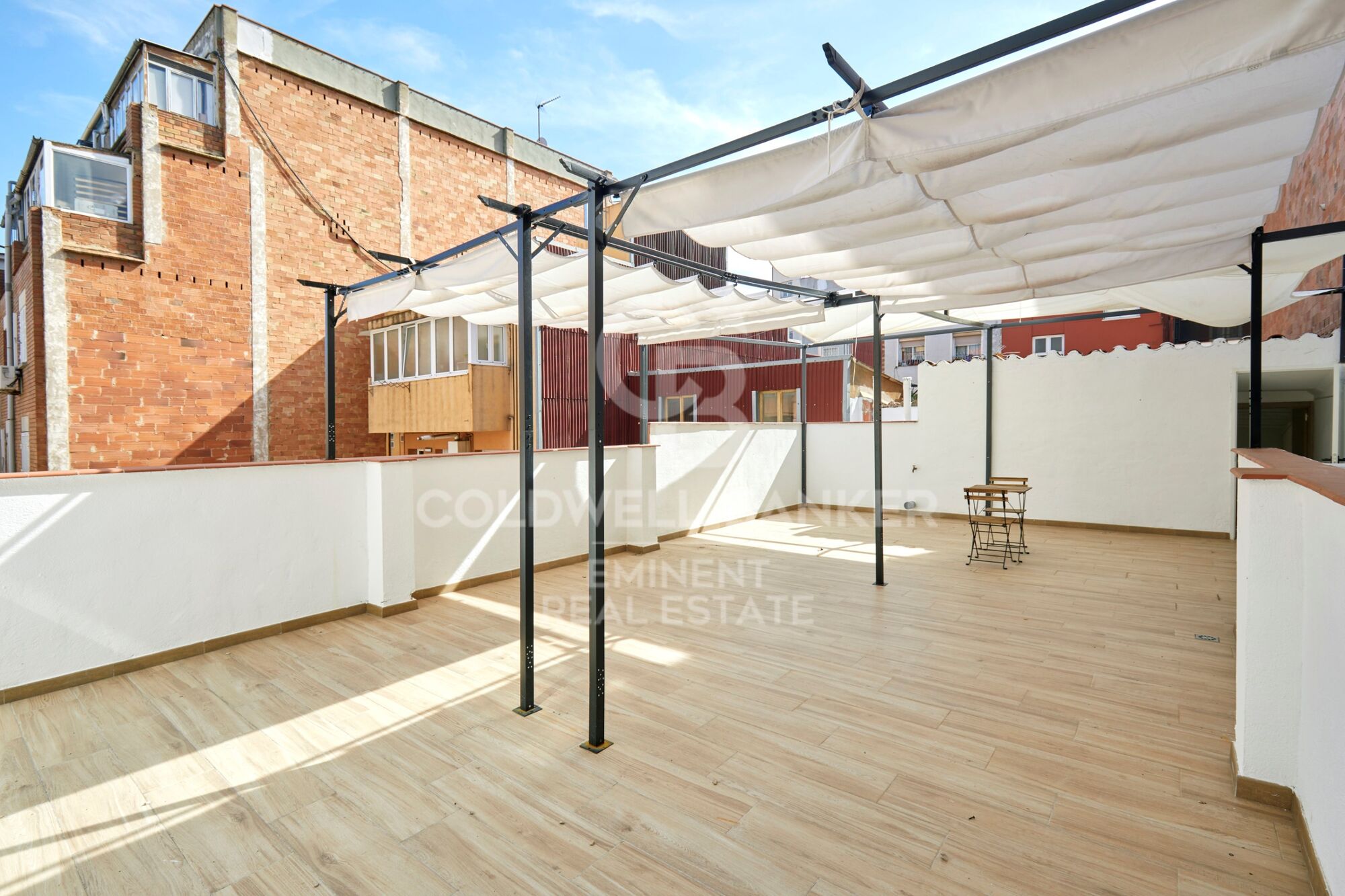 Refurbished 500 m² building with 17 studios and private terraces in El Bon Pastor