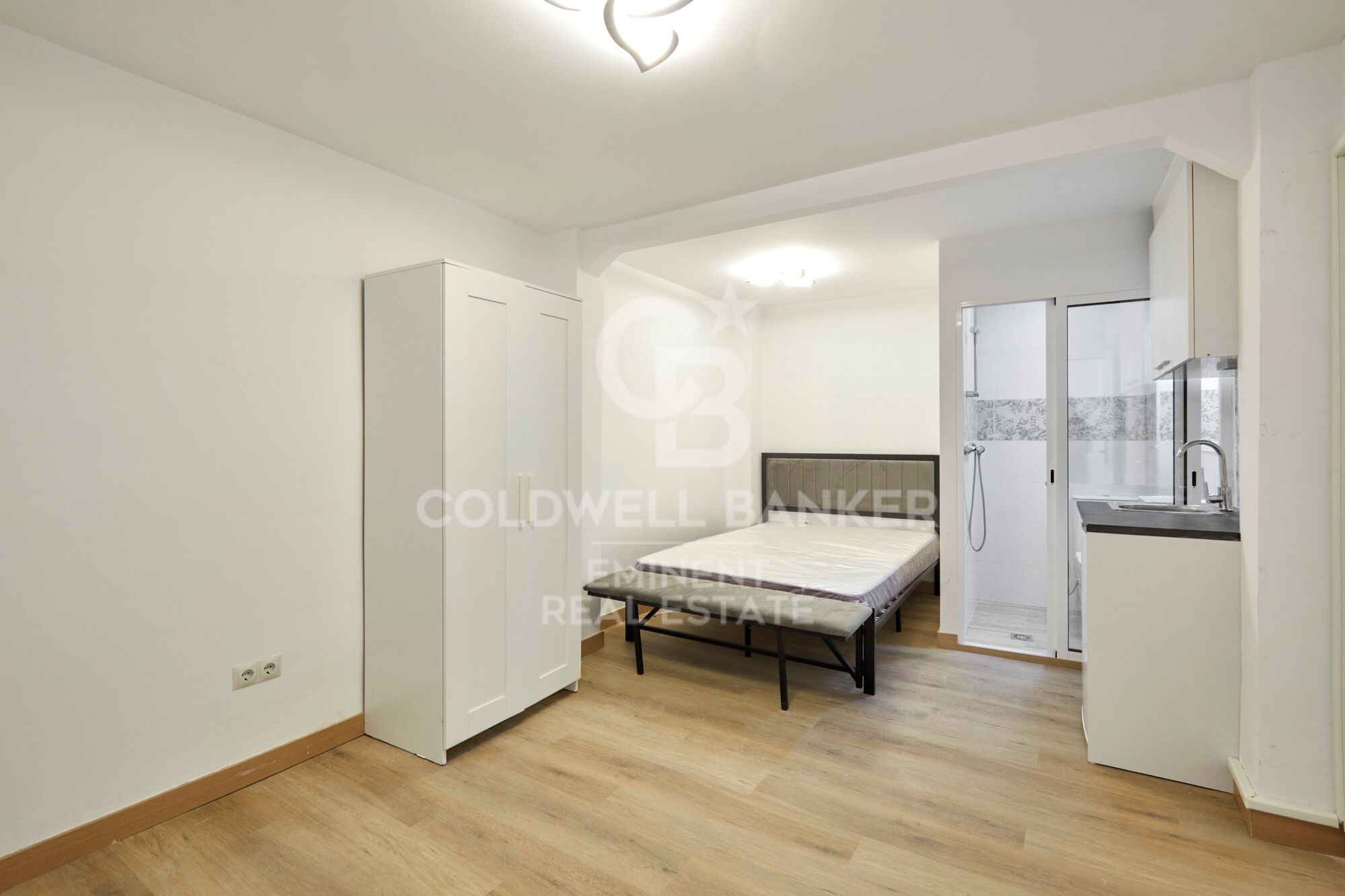 Renoviertes 500 m² großes Gebäude mit 17 Studios und privaten Terrassen in El Bon Pastor