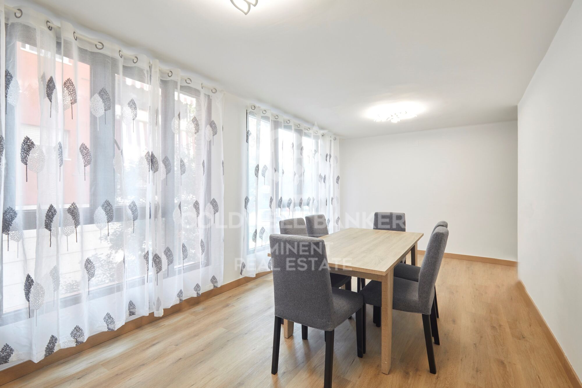 Refurbished 500 m² building with 17 studios and private terraces in El Bon Pastor