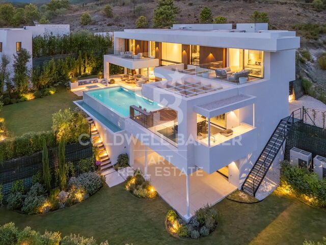 Modern design and panoramic views in Lomas de La Quinta, Benahavís