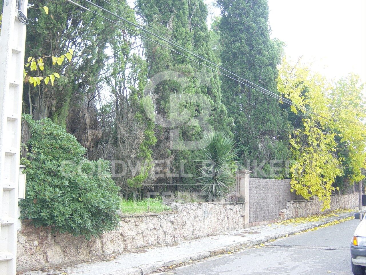 Large land for sale in Valldoreix for equipment