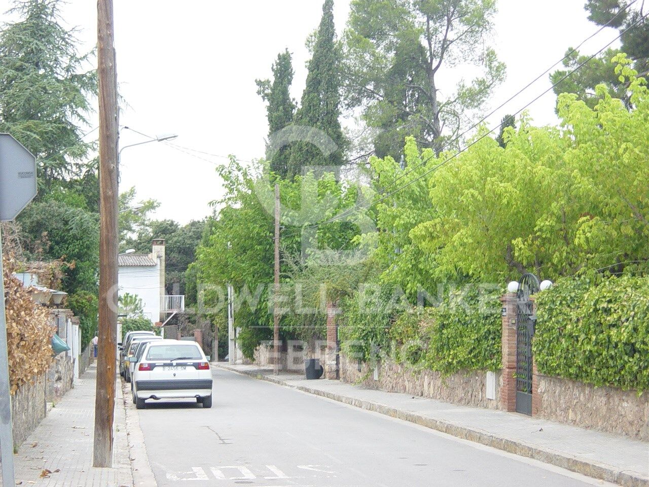 Amplio terreno en venta en Valldoreix para equipamientos