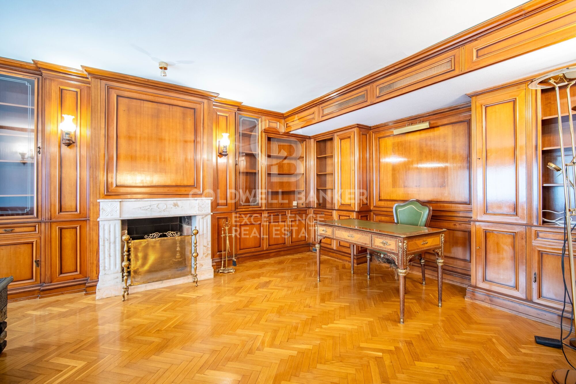 Appartement seigneurial exclusif avec 5 suites et garage dans la calle Colón.