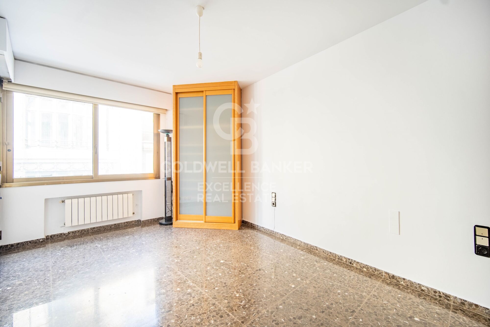 Exclusive stately apartment with 5 suites and garage on Colón street.