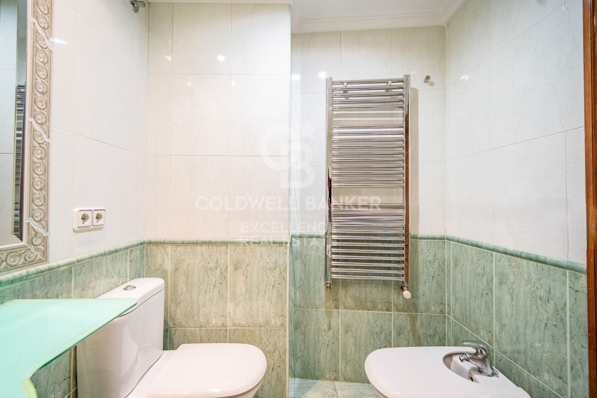 Appartement seigneurial exclusif avec 5 suites et garage dans la calle Colón.